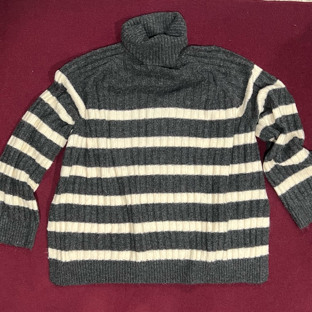 H&M Gray and Cream Striped Turtleneck Sweater